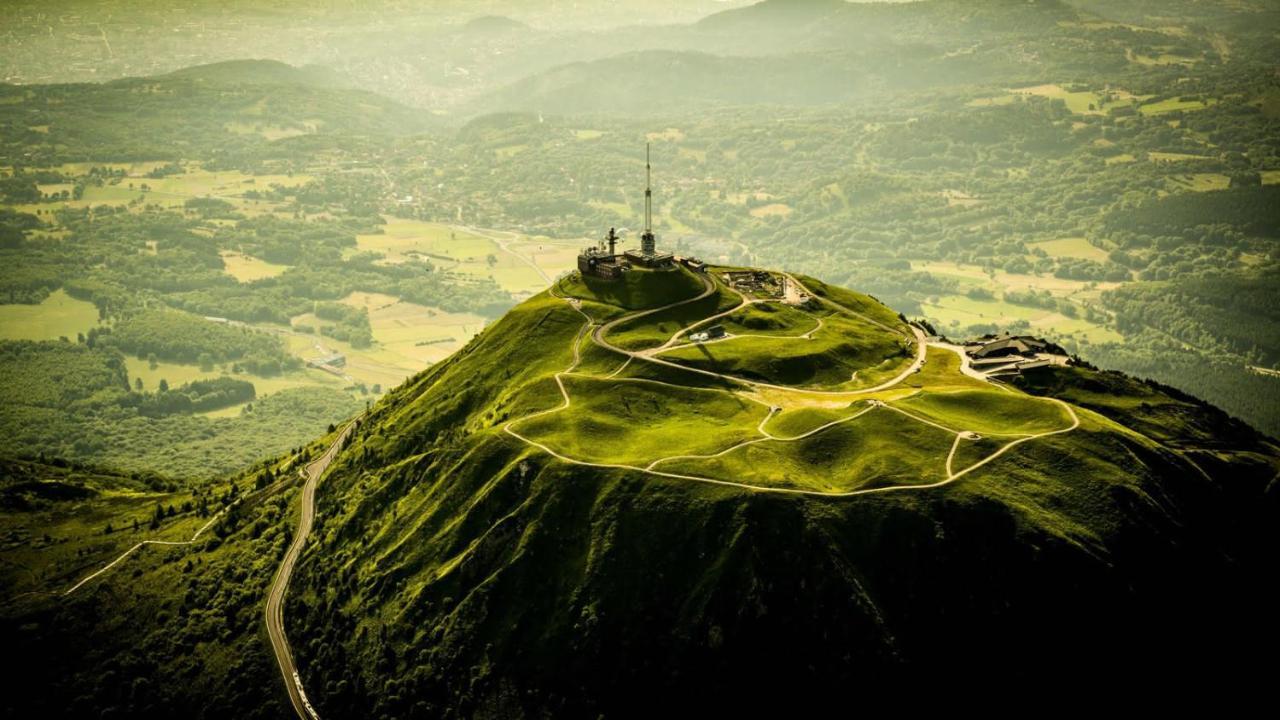 Maison D'Hotes La Nichee Rochefort-Montagne Zewnętrze zdjęcie