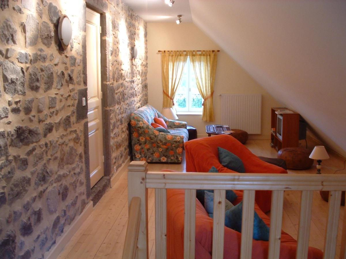 Maison D'Hotes La Nichee Rochefort-Montagne Zewnętrze zdjęcie