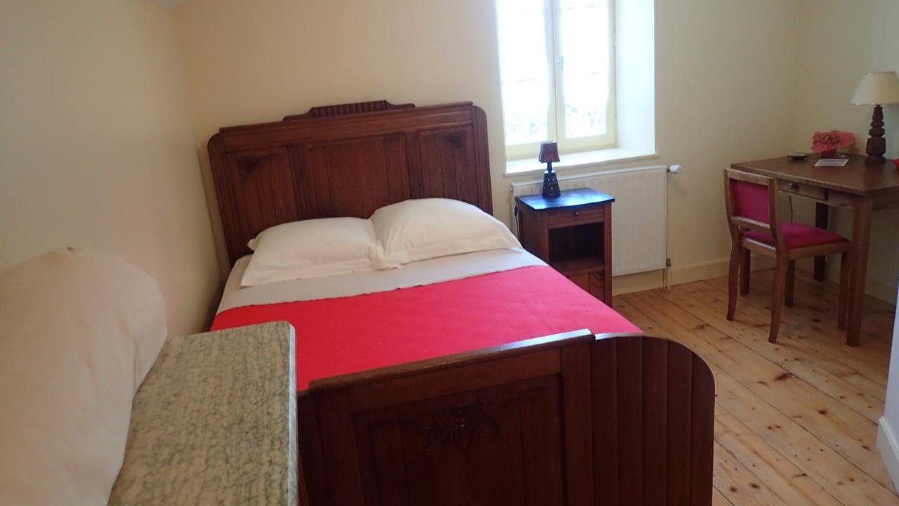 Maison D'Hotes La Nichee Rochefort-Montagne Zewnętrze zdjęcie